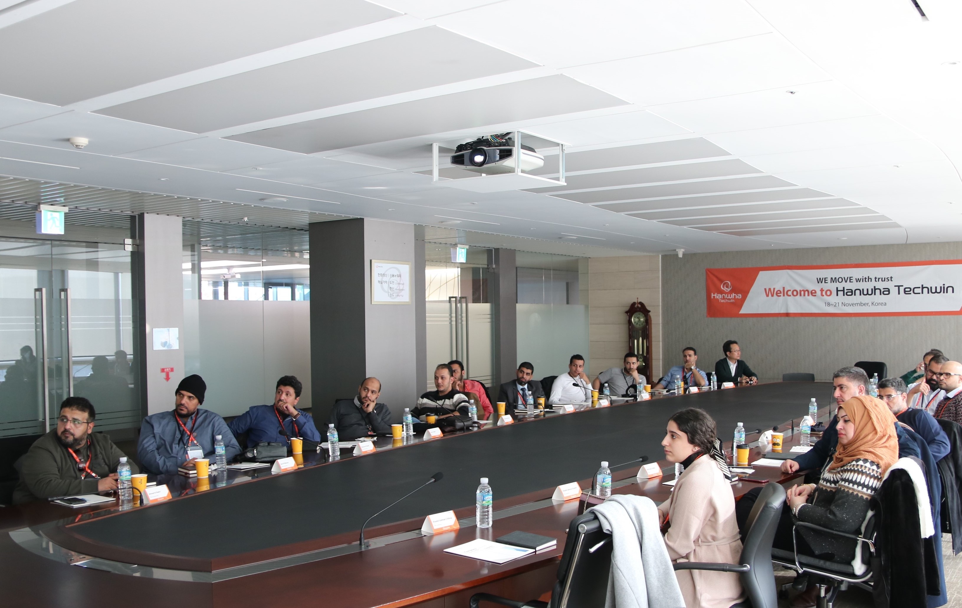 Saudi, UAE VIP Customers Visit R&D Center in Hanwha Techwin HQ 