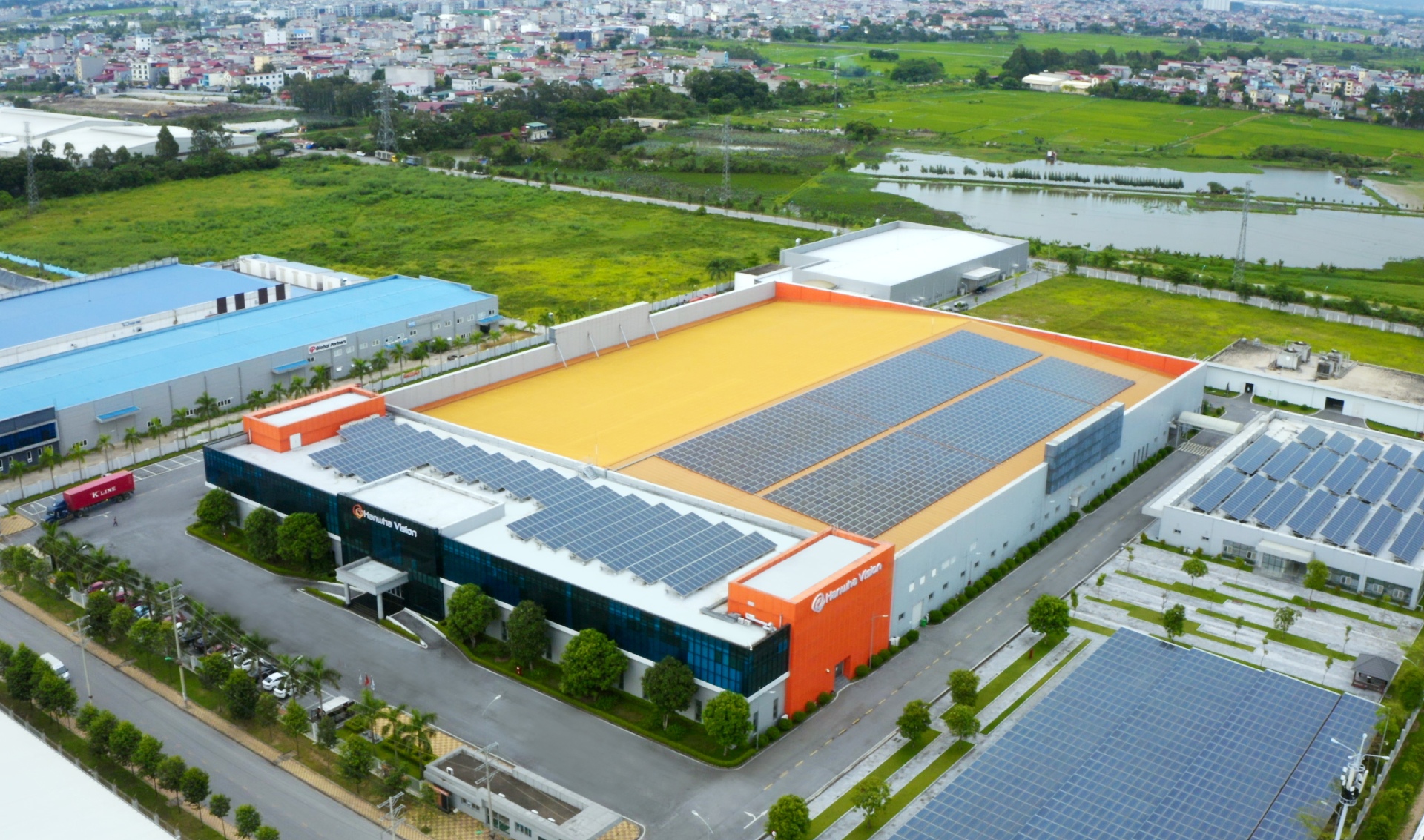 IMG2Hanwha-Visions-Vietnam-Factory
